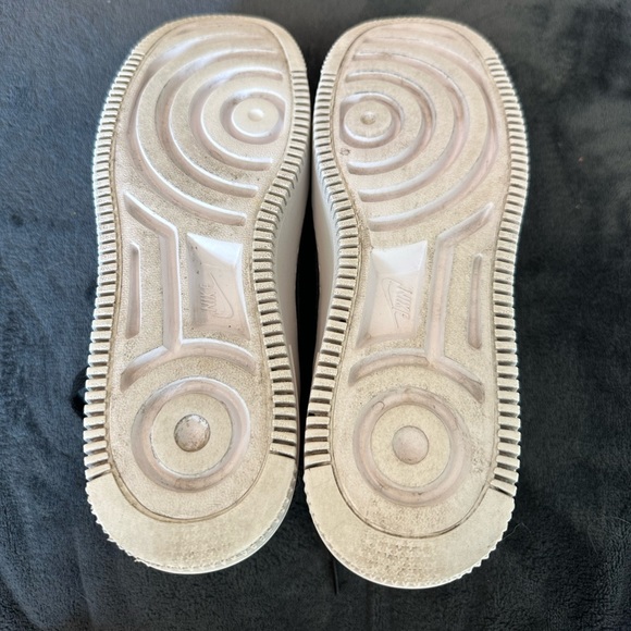 Nike Air Force 1 Sage Low in Black and White - Picture 4 of 11